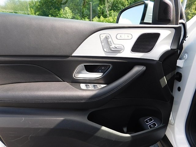 Mercedes-Benz GLE Vehicle Image 19