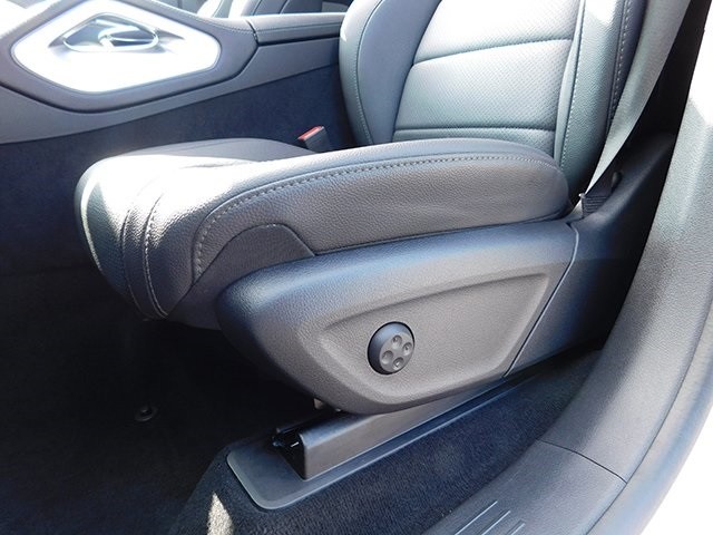 Mercedes-Benz GLE Vehicle Image 22