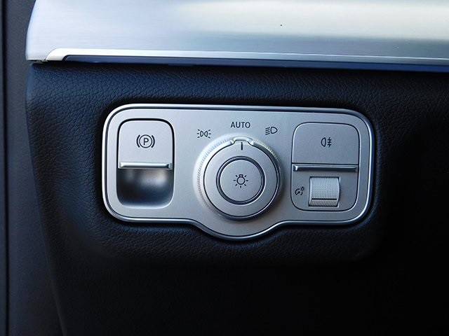 Mercedes-Benz GLE Vehicle Image 32