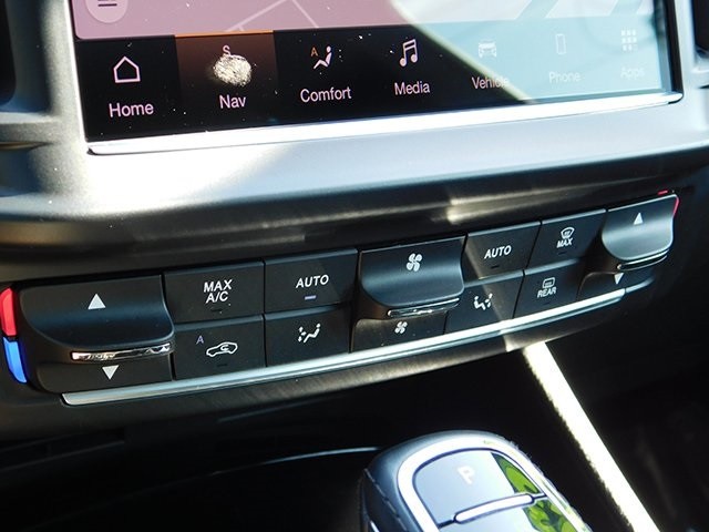 Maserati Levante Vehicle Image 21