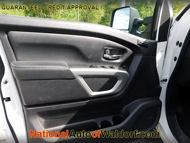 Nissan Titan Vehicle Image 16