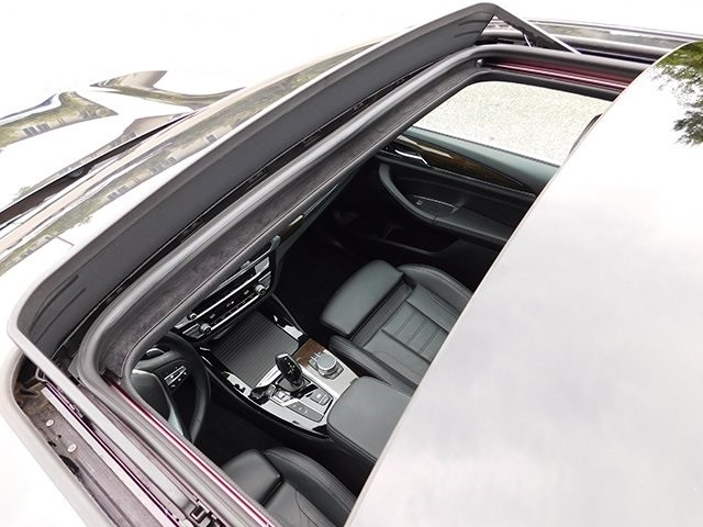 BMW X4 Vehicle Image 09