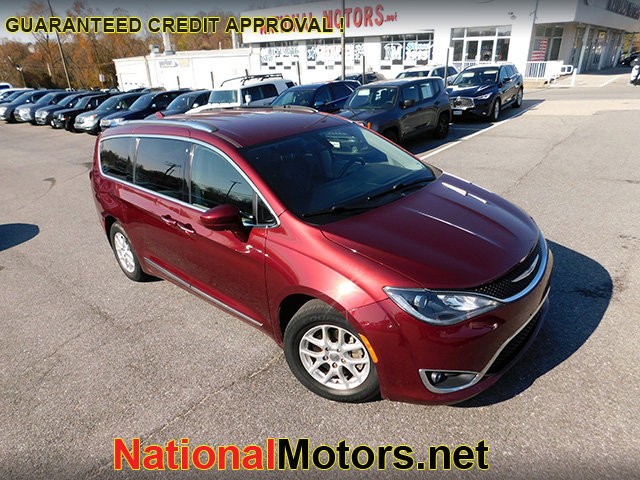 Chrysler Pacifica Vehicle Image 02