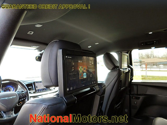 Chrysler Pacifica Vehicle Image 14