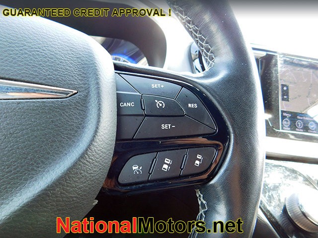 Chrysler Pacifica Vehicle Image 21