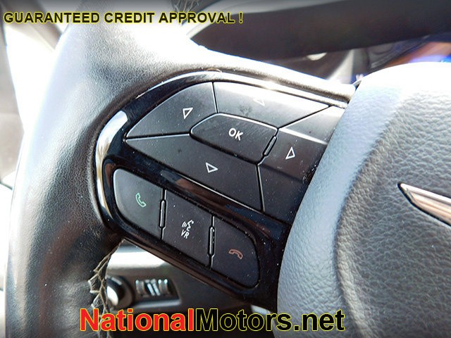 Chrysler Pacifica Vehicle Image 22