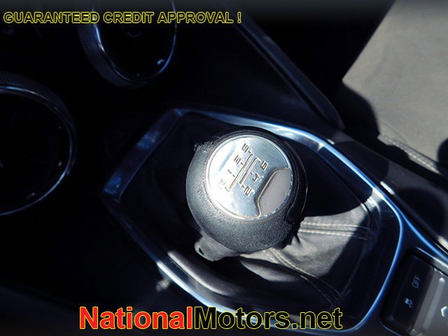 Chevrolet Camaro Vehicle Image 12
