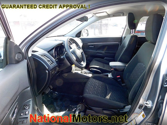 Mitsubishi Outlander Sport Vehicle Image 14