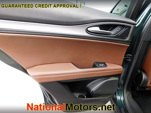 Alfa Romeo Stelvio Vehicle Image 11