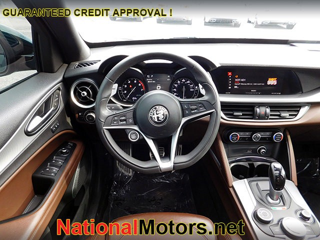 Alfa Romeo Stelvio Vehicle Image 14