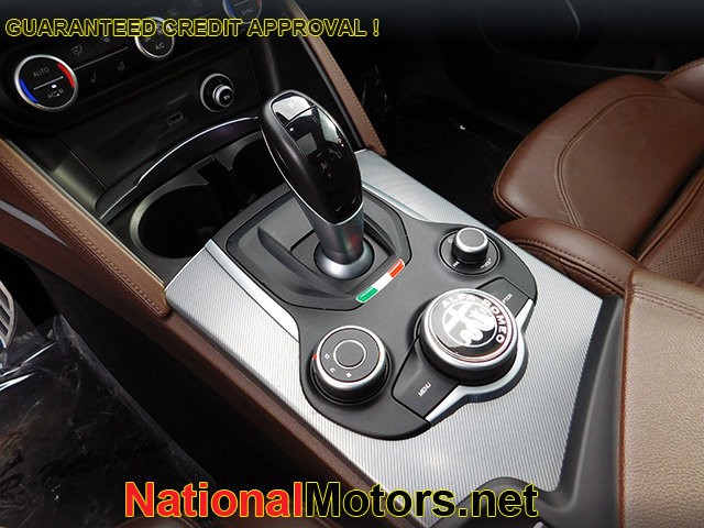 Alfa Romeo Stelvio Vehicle Image 22