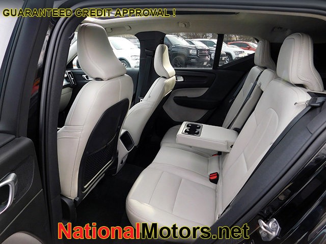 Volvo XC40 Vehicle Image 09