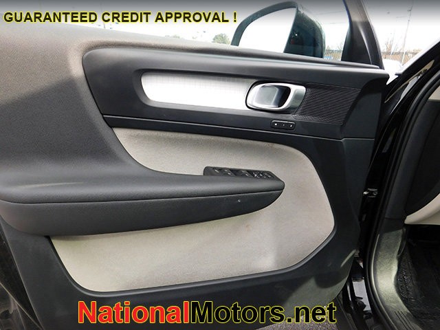 Volvo XC40 Vehicle Image 11