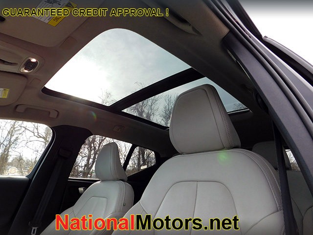Volvo XC40 Vehicle Image 14