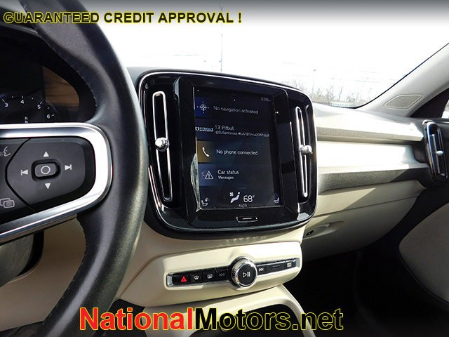 Volvo XC40 Vehicle Image 15