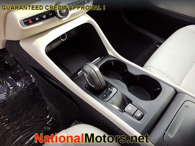 Volvo XC40 Vehicle Image 17