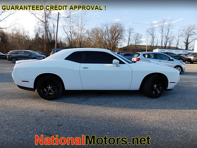 Dodge Challenger Vehicle Image 02