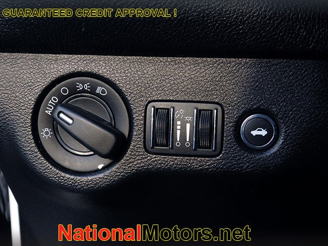 Dodge Challenger Vehicle Image 18
