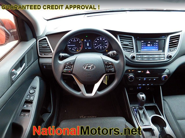 Hyundai Tucson Vehicle Image 09