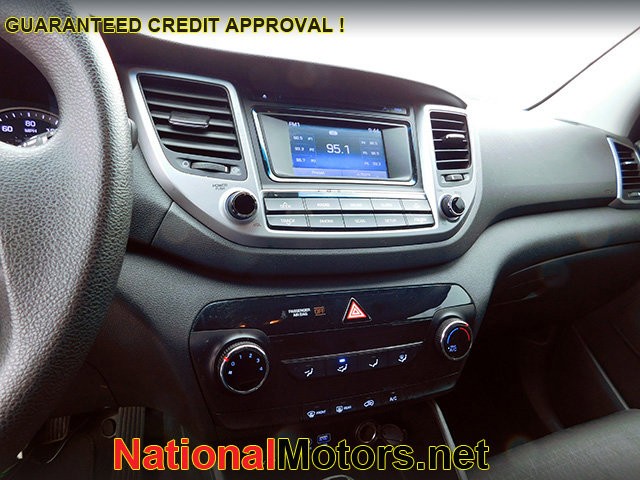Hyundai Tucson Vehicle Image 12