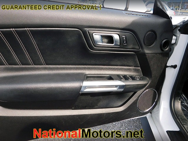 Ford Mustang Vehicle Image 09