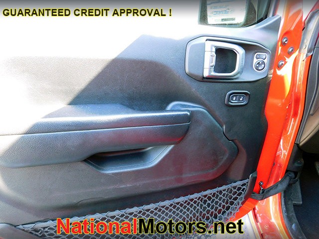 Jeep Wrangler Unlimited Vehicle Image 16