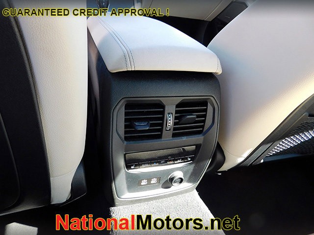 BMW 3 Series Vehicle Image 13
