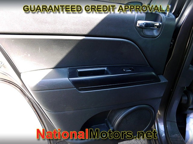 Jeep Compass Vehicle Full-screen Gallery Image 07