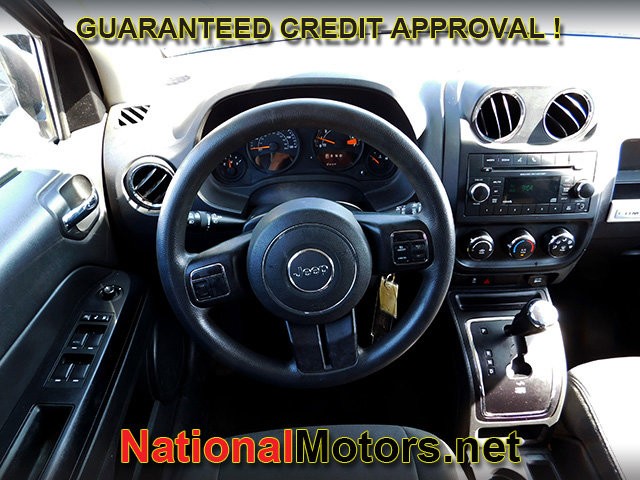 Jeep Compass Vehicle Full-screen Gallery Image 09