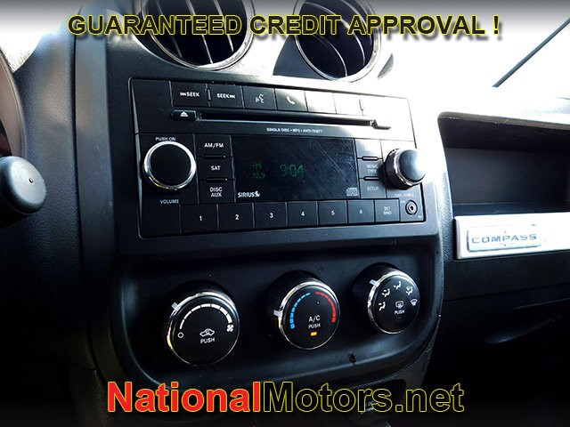 Jeep Compass Vehicle Full-screen Gallery Image 12