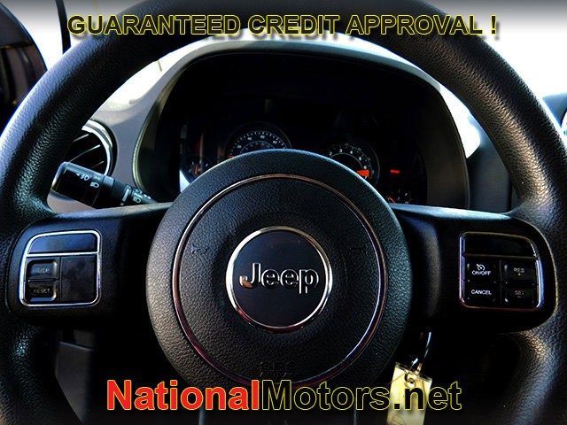 Jeep Compass Vehicle Full-screen Gallery Image 15