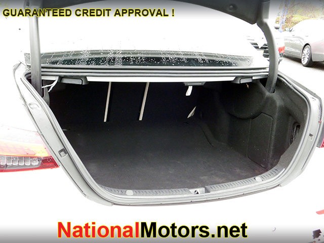 Mercedes-Benz E-Class Vehicle Image 06