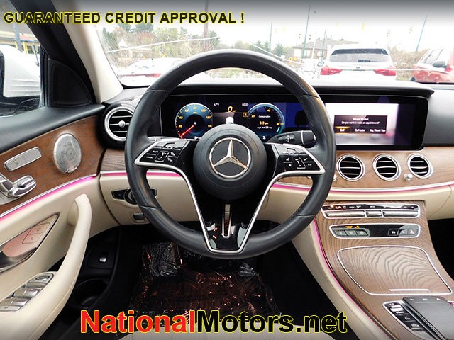 Mercedes-Benz E-Class Vehicle Image 12