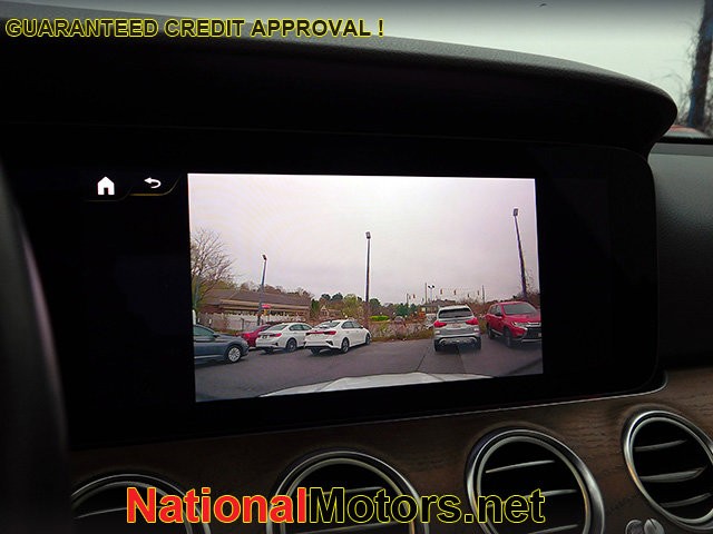 Mercedes-Benz E-Class Vehicle Image 17
