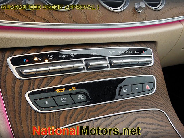 Mercedes-Benz E-Class Vehicle Image 19
