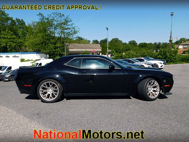 Dodge Challenger Vehicle Image 02