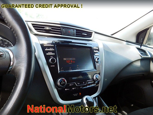 Nissan Murano Vehicle Image 11