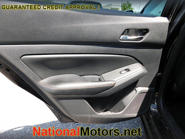 Nissan Altima Vehicle Image 10