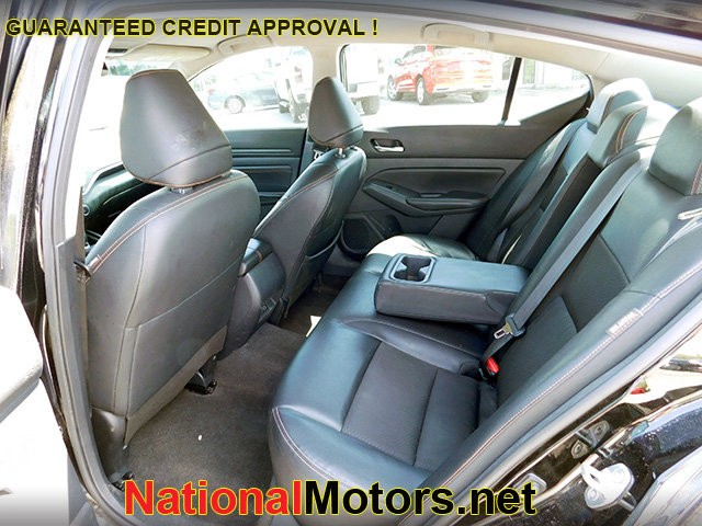 Nissan Altima Vehicle Image 11