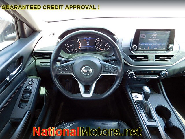 Nissan Altima Vehicle Image 12