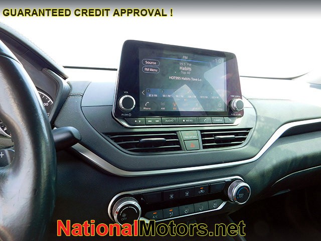 Nissan Altima Vehicle Image 15