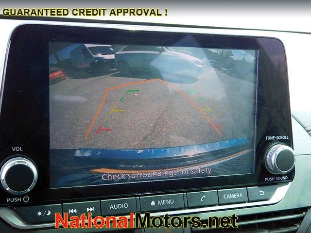 Nissan Altima Vehicle Image 16