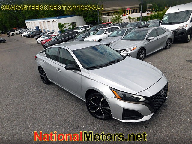 Nissan Altima Vehicle Image 02