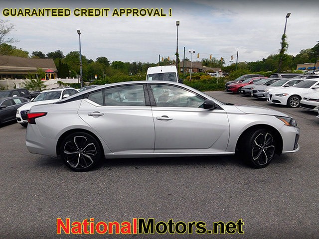 Nissan Altima Vehicle Image 03