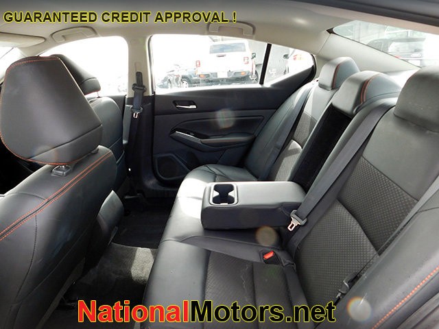 Nissan Altima Vehicle Image 09