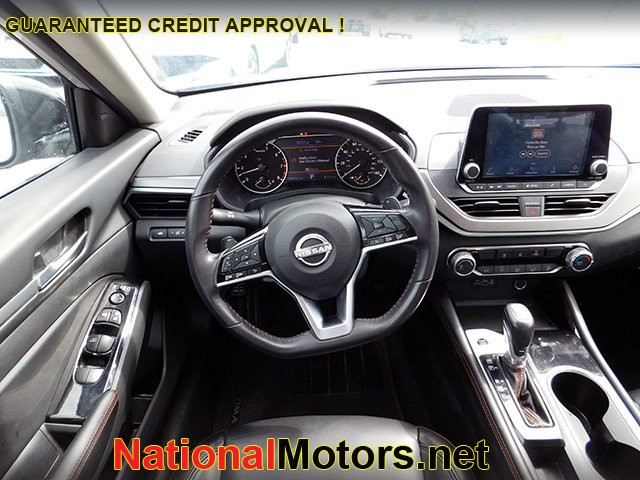 Nissan Altima Vehicle Image 10