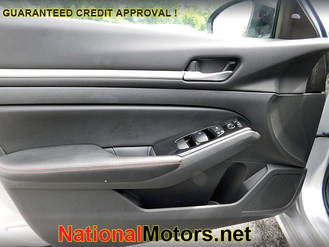 Nissan Altima Vehicle Image 11