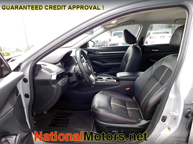 Nissan Altima Vehicle Image 12