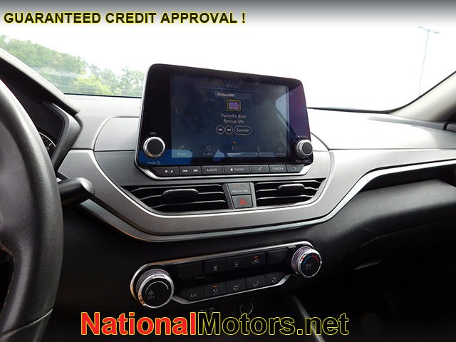 Nissan Altima Vehicle Image 14