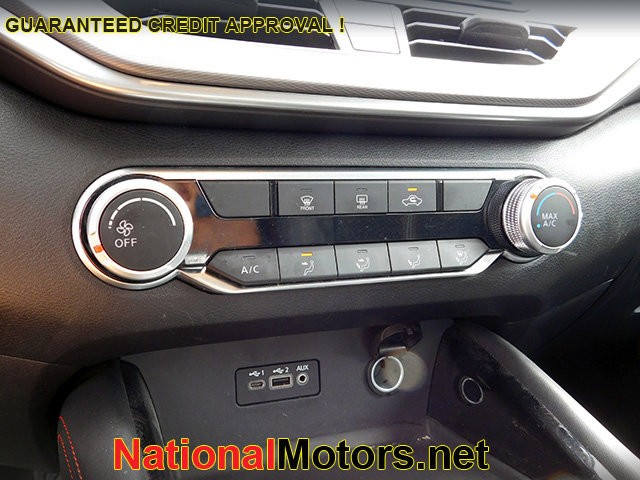 Nissan Altima Vehicle Image 16